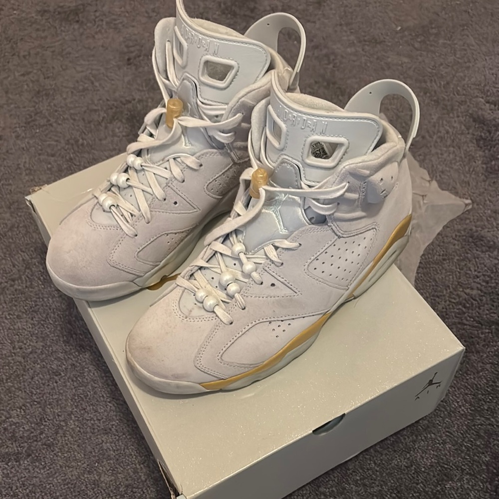Jordan Athletic Shoes White and Gold